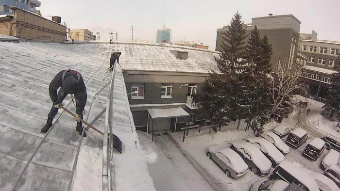Уборка кровли от снега и наледи Уборка кровли от снега и наледи