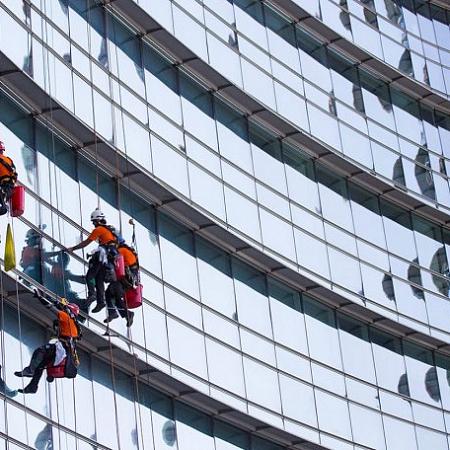 Мойка фасадов бизнес-центра в Мытищах